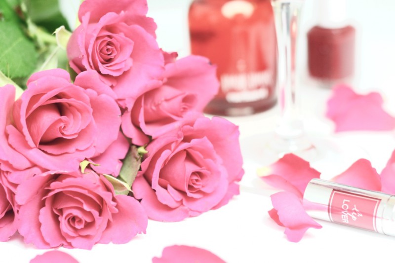 Rote Rosen und Amor Amor von Cacharel zum Valentinstag